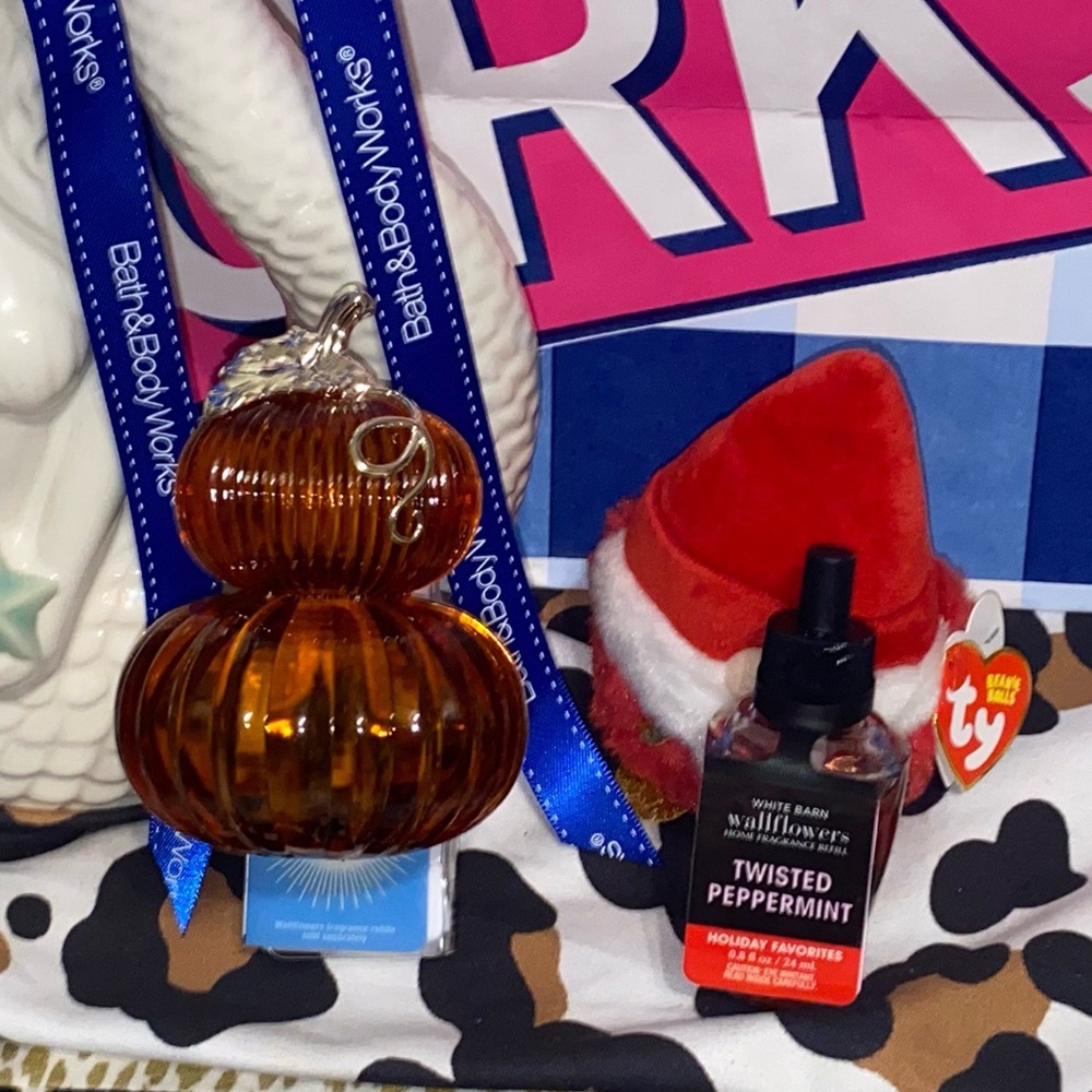 BATH AND BODY WORKS FLUTED PUMPKINS WALLFLOWER NIGHTLIGHT PLUG ➕ REFILL